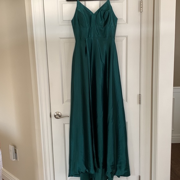 Stunning Jade Green Gown - Picture 2 of 9